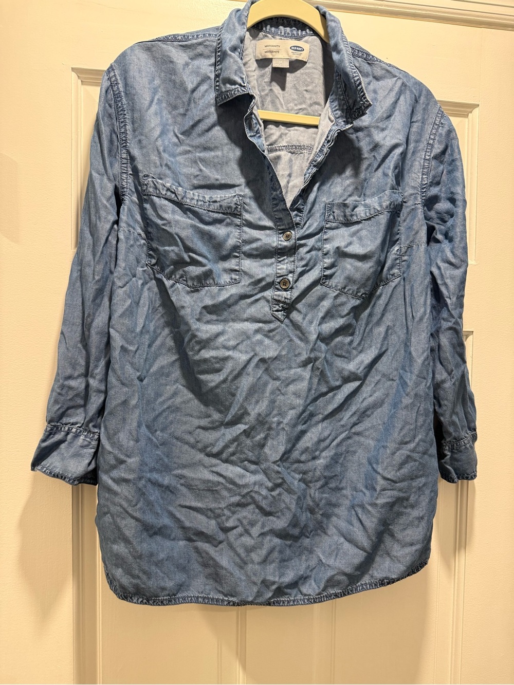 Old Navy Light Denim Maternity Shirt size Medium